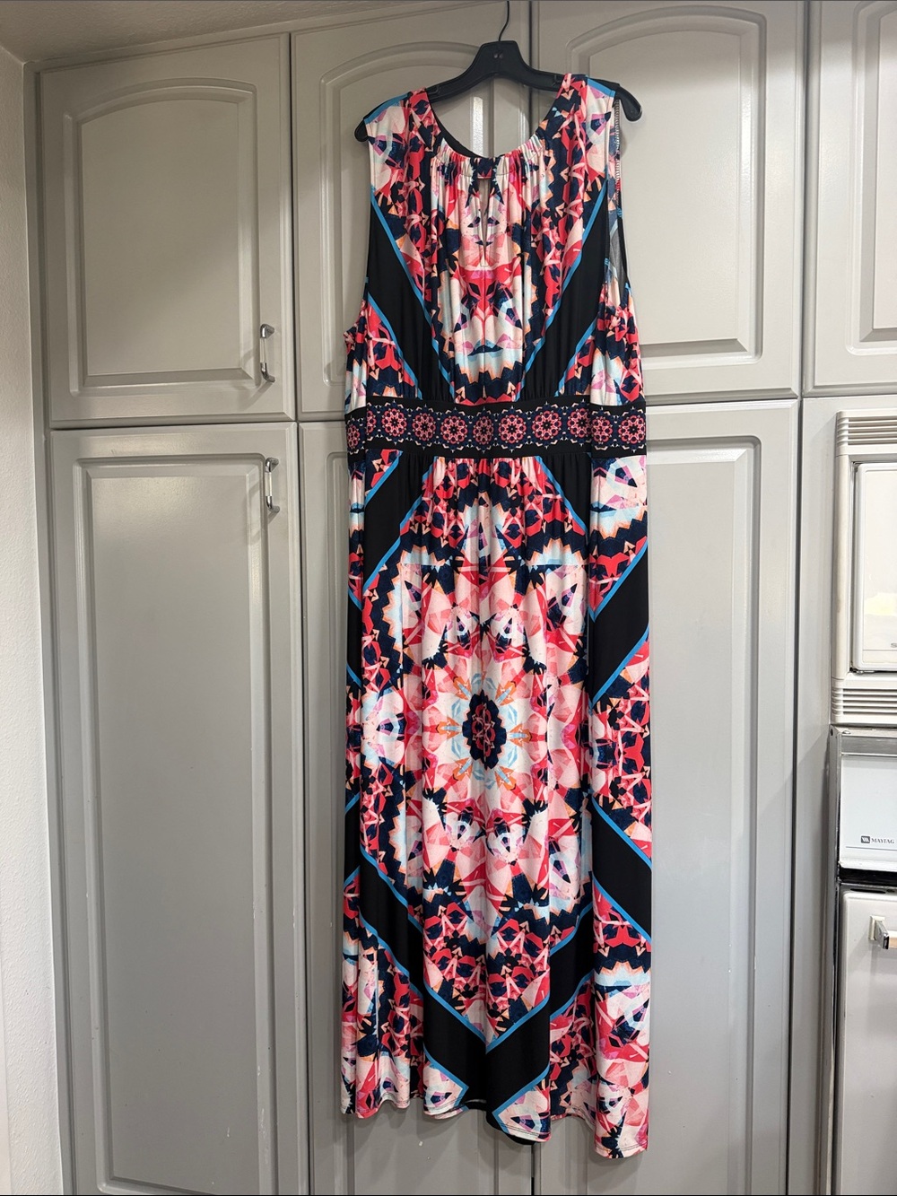 London Times Sleeveless Floral Geometric Maxi Dress in Pink & Black Floral